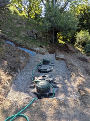 Réalisation d'un système d’assainissement autonome à Fayence (© SARL PUGINIER)