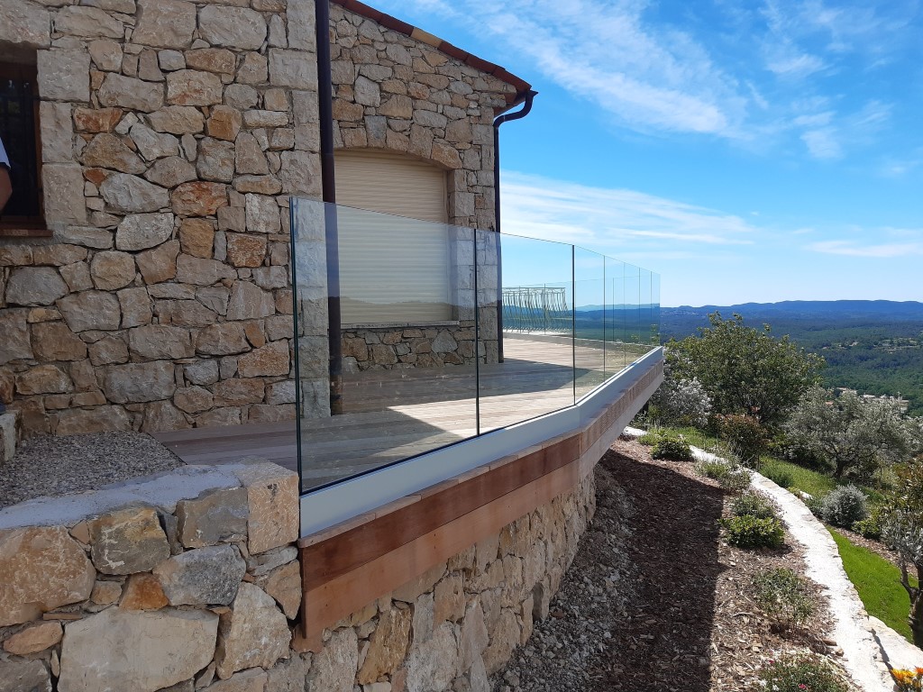 Villa provençale sur les hauteurs de Seillans (© SARL PUGINIER)